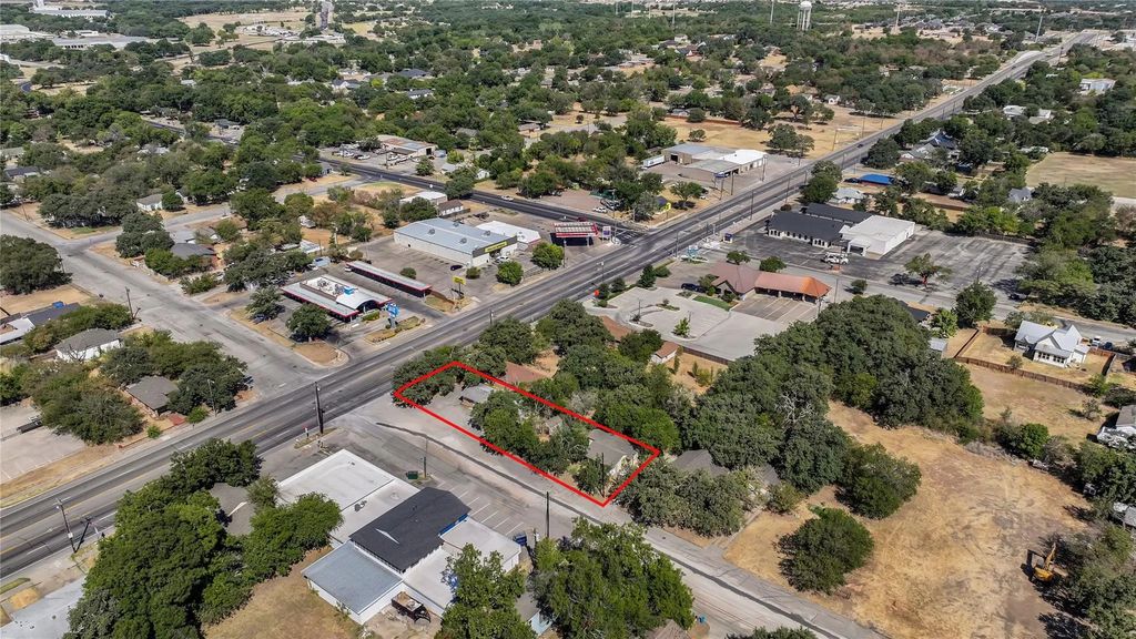 103 E 3rd Street, Weatherford