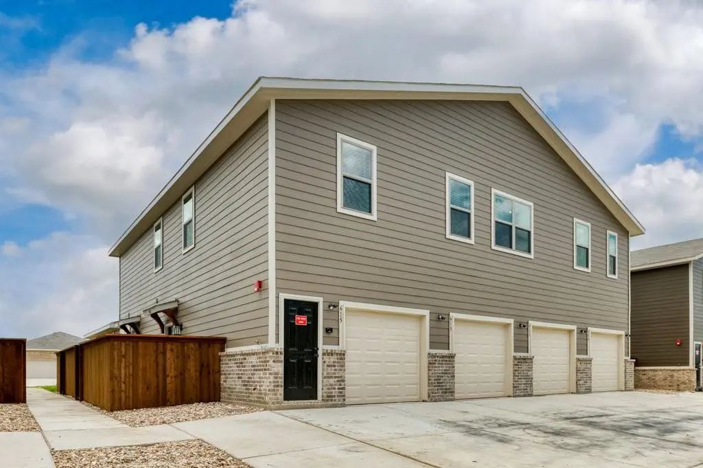 609 Harvest Moon Drive, Venus