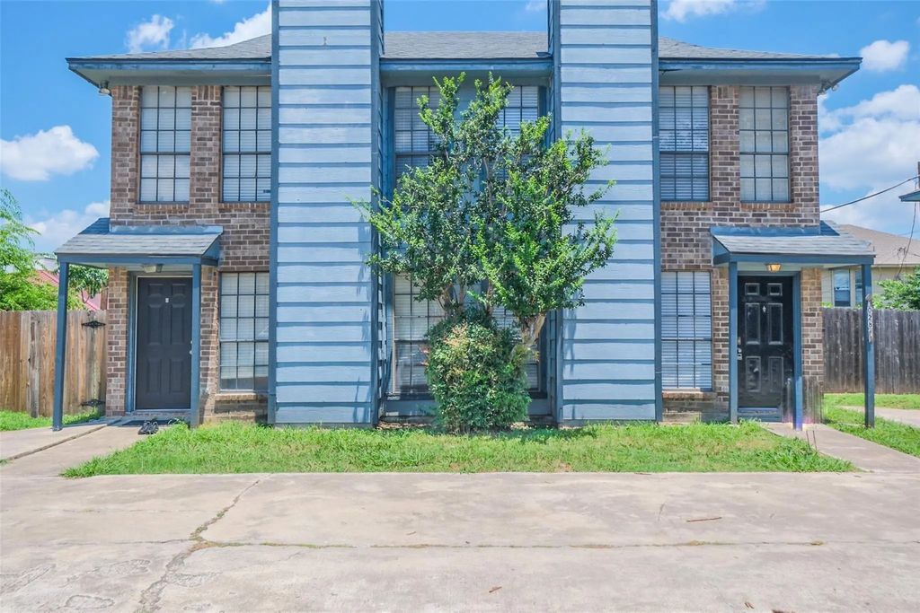 1034 Mckinley Street A, Benbrook