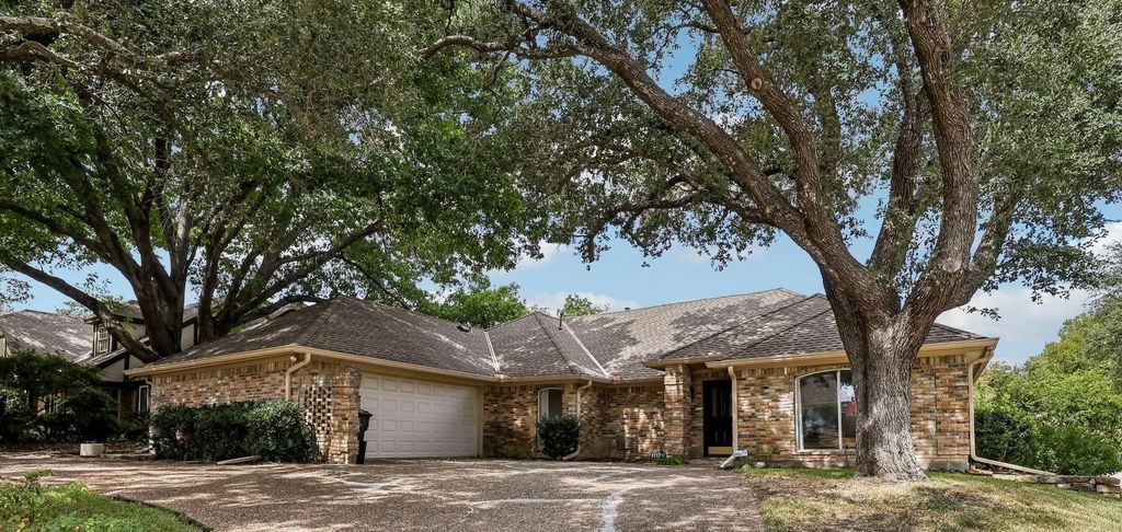 1717 Edgewater Drive, Plano
