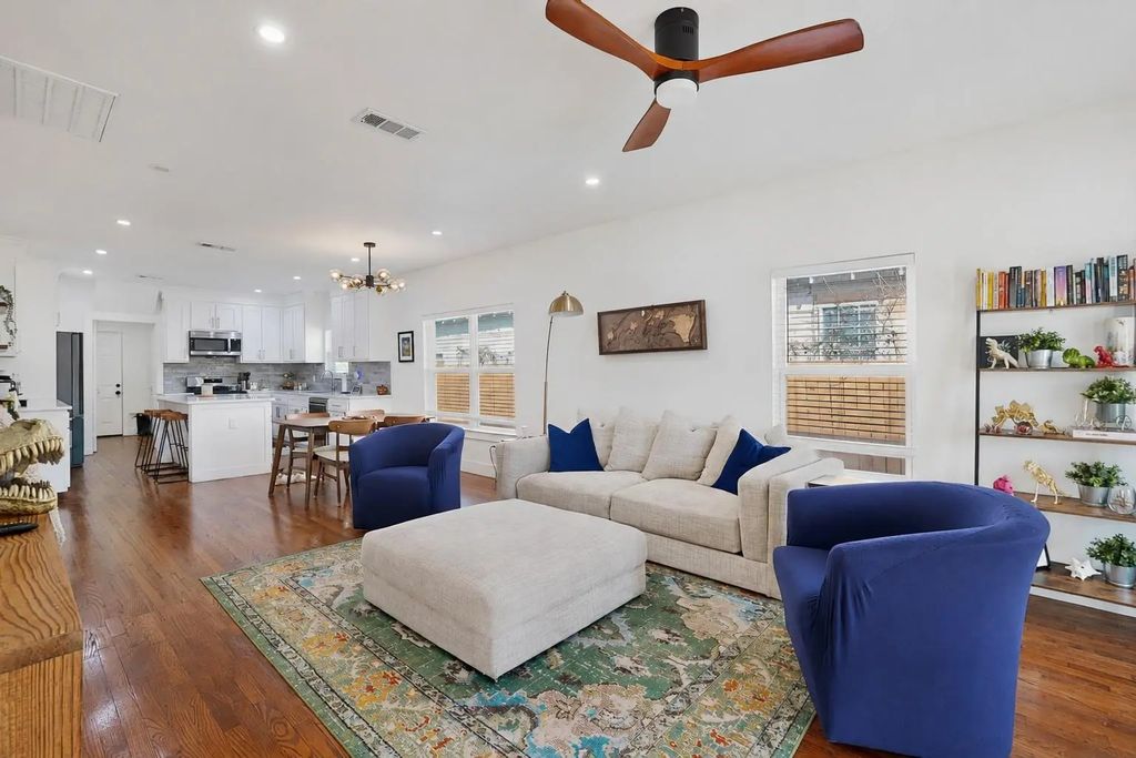 5911 E Grand Avenue, Dallas