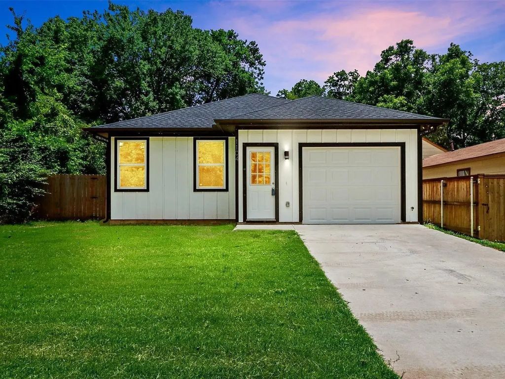 1104 W Elm Street, Denison