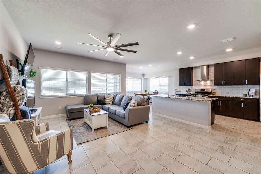 1305 Coyote Ridge, Aubrey