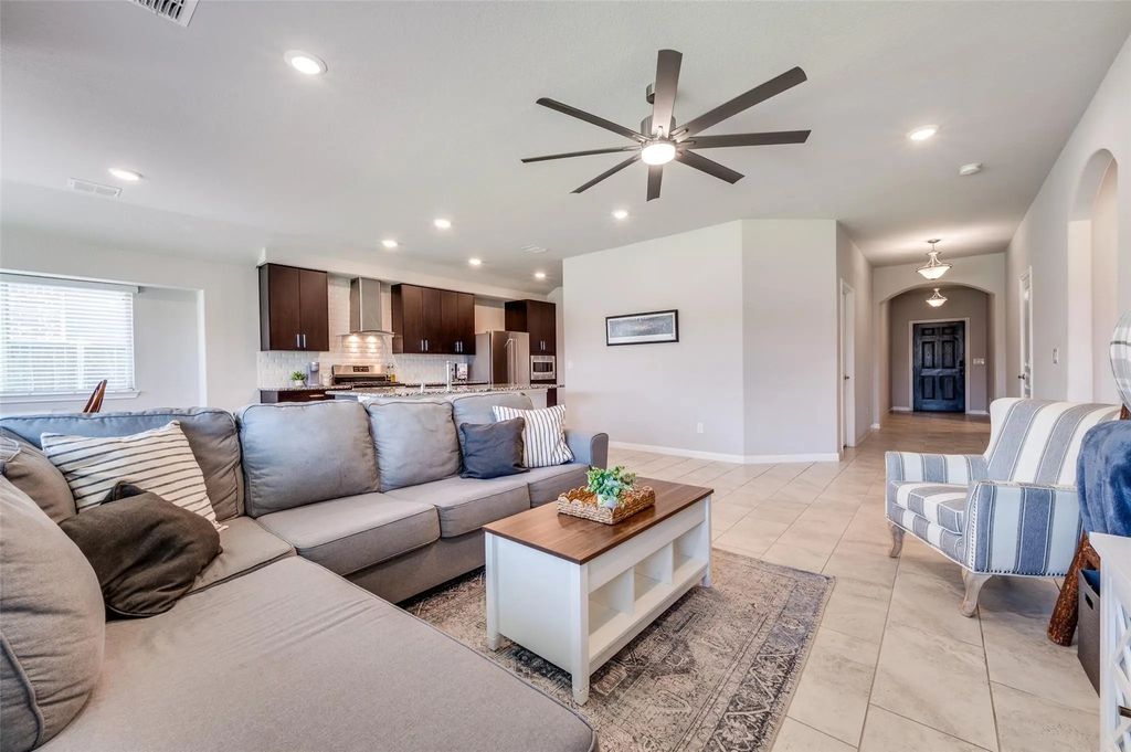 1305 Coyote Ridge, Aubrey