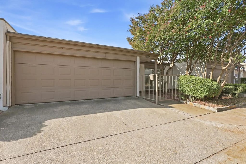 1857 Place One Lane, Garland