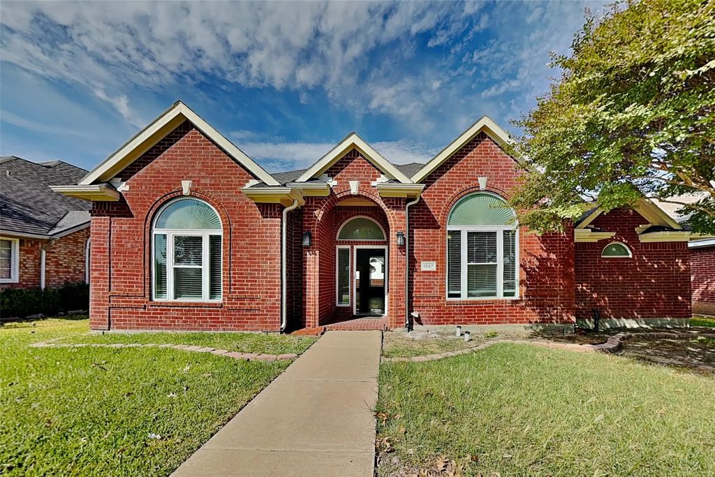 1527 Jeanette Way, Carrollton