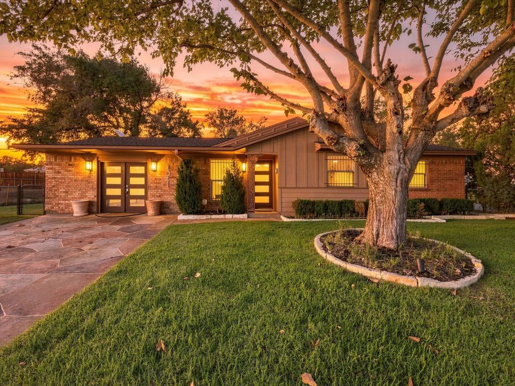 1041 Tuskegee Street, Grand Prairie