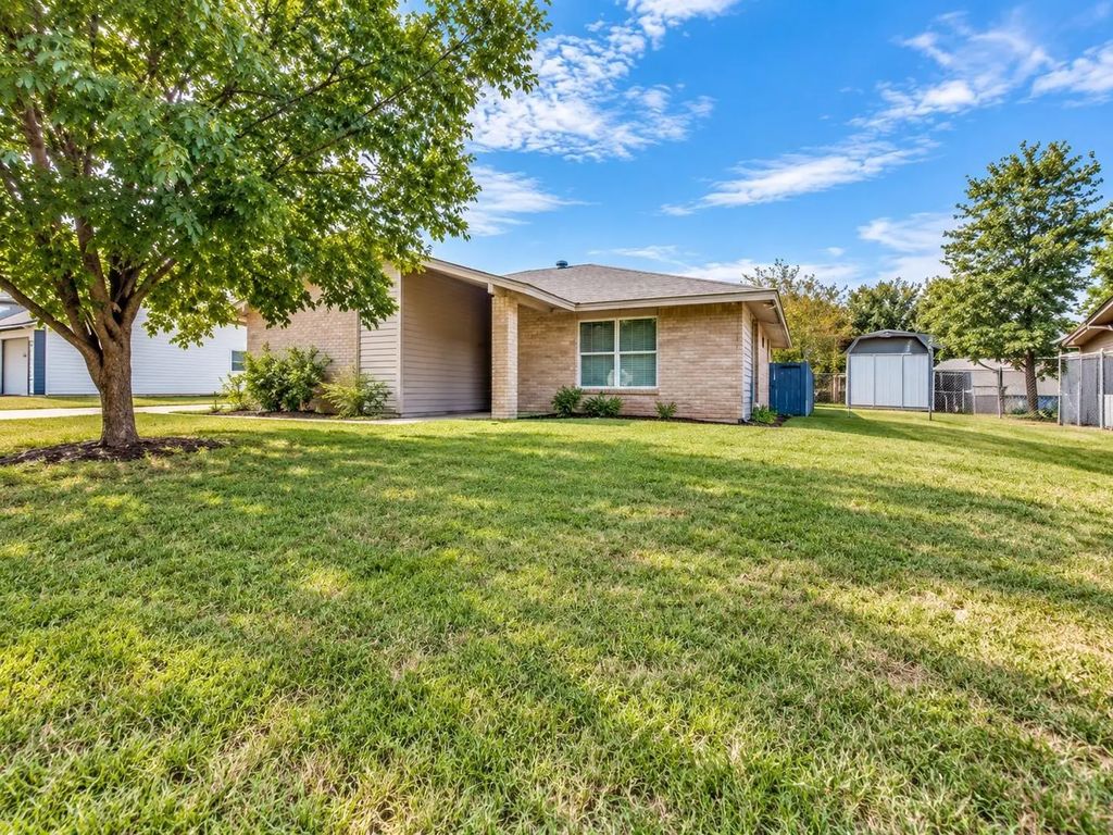 121 N Willow Street, Mansfield