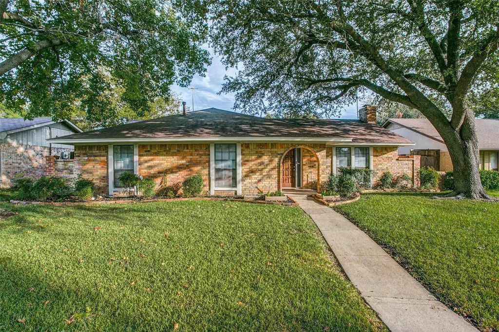 1013 Carriagehouse Lane, Garland