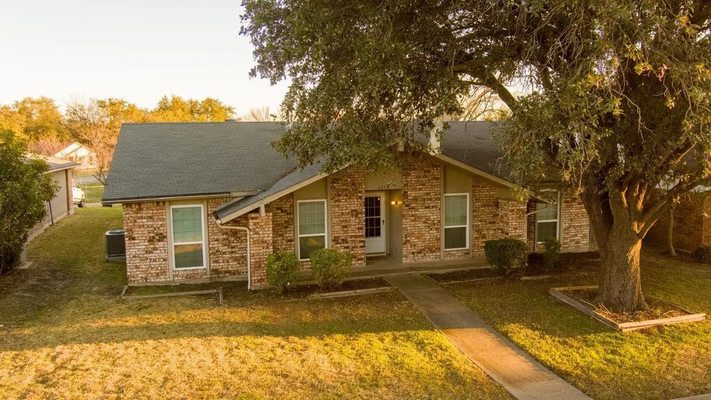 6218 Fallbrook Drive, Garland