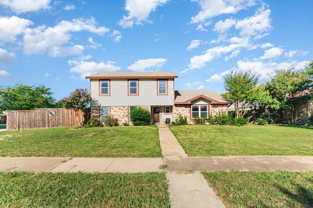 586 Abilene Drive, Lewisville