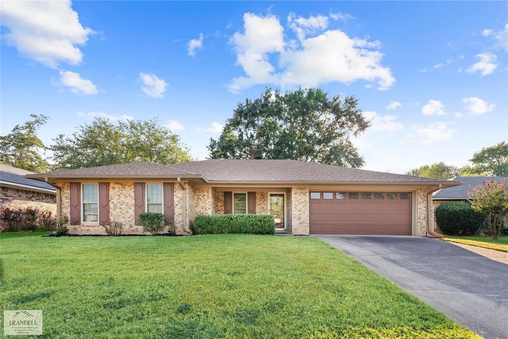 5338 Hollyhock, Bossier City
