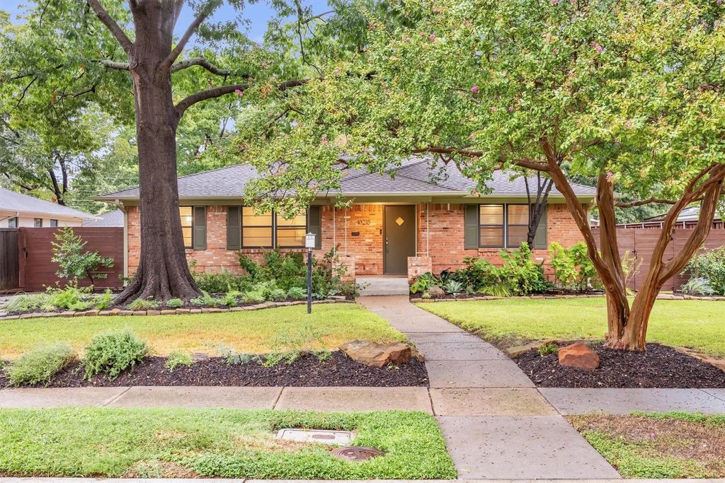 10215 Vinemont Street, Dallas