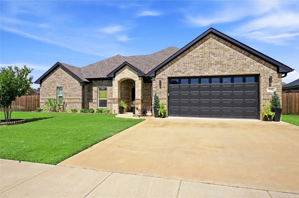 732 Coblestone Circle, Mabank