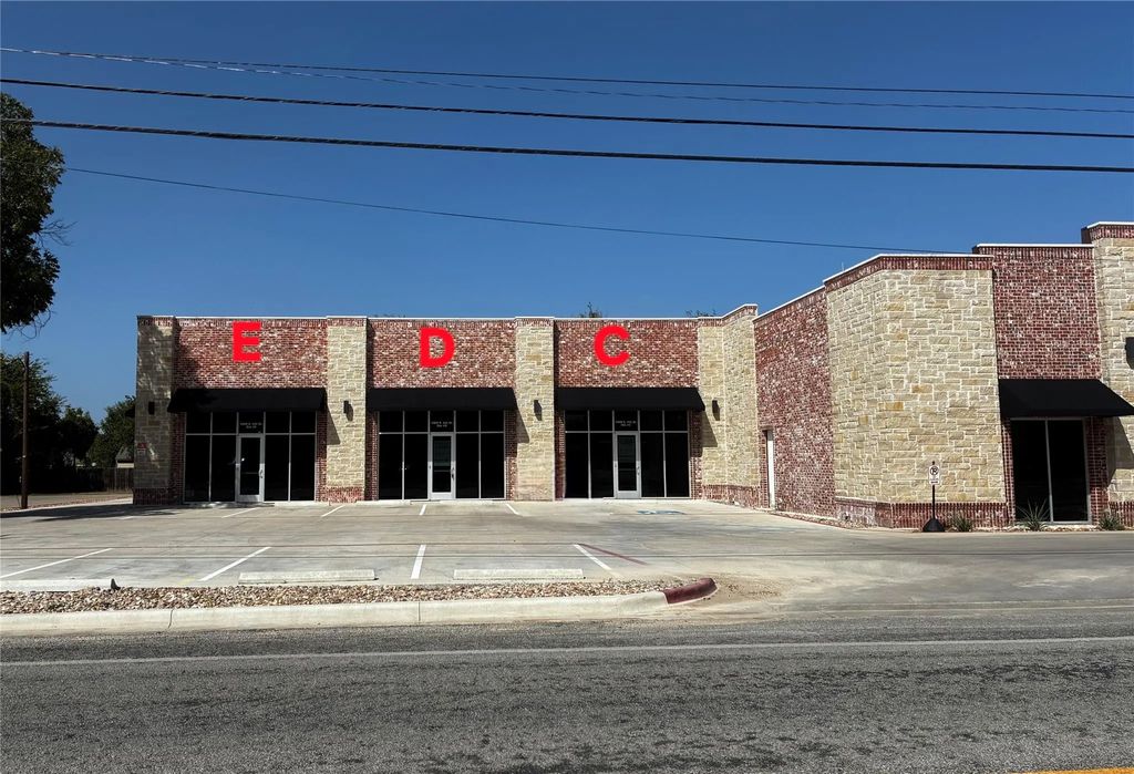 1009 E 4th Street C, D, E, Lampasas
