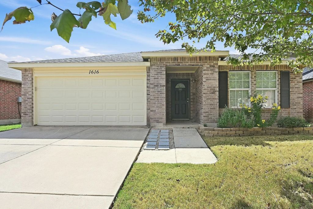 1616 Diamond Lake Trail, Fort Worth