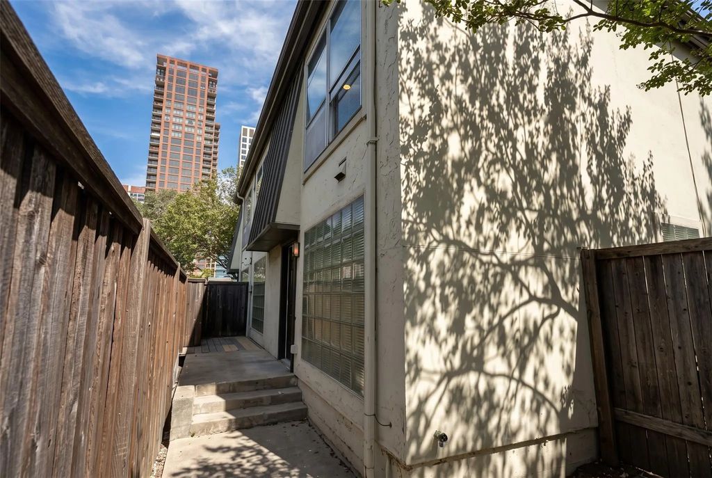 4414 Buena Vista Street 17, Dallas