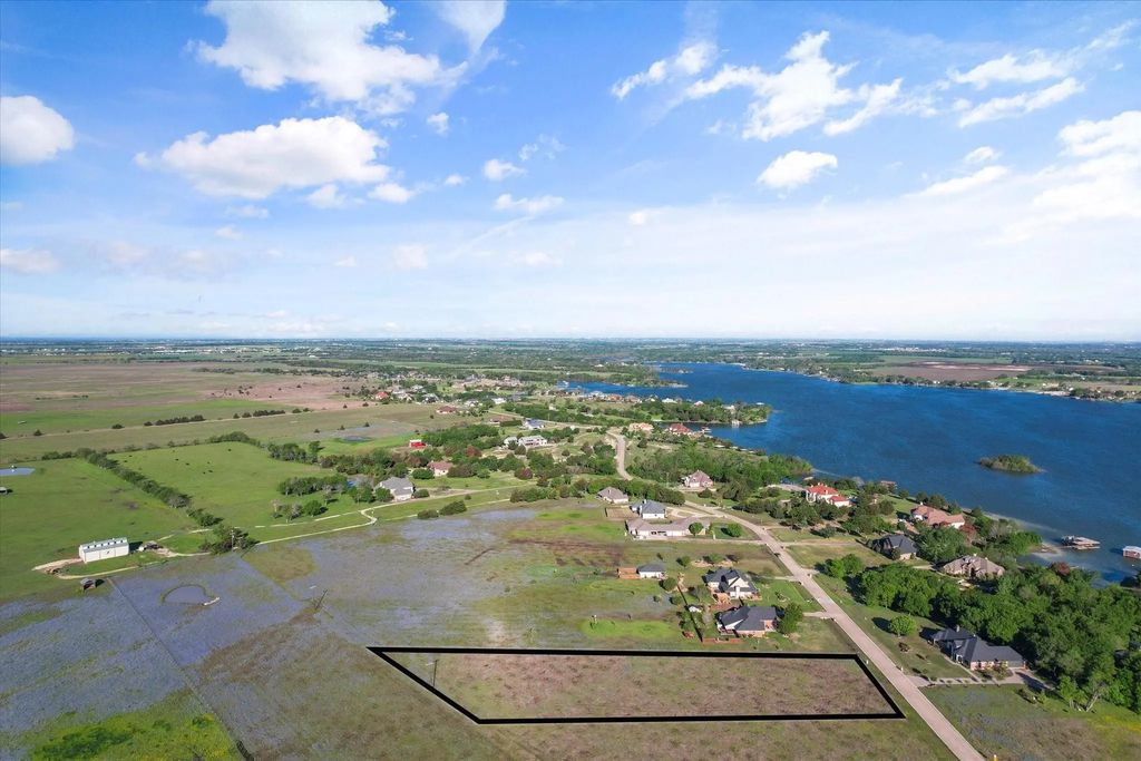 8 Hunter Pass, Waxahachie