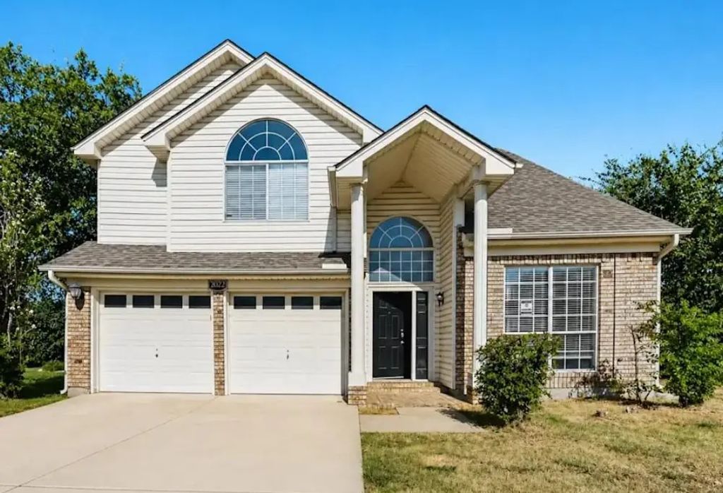 2022 Frontier Trail, Lewisville