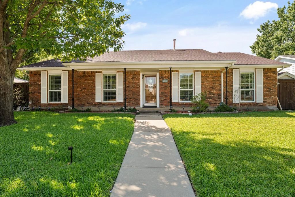 1813 Dodge Trail, Grand Prairie