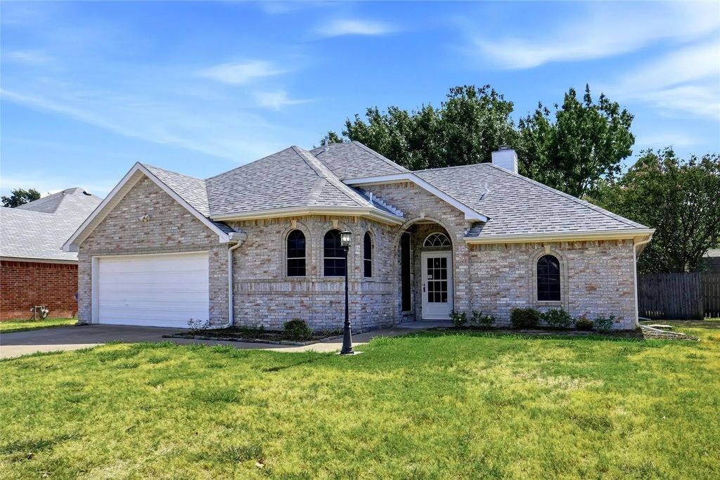 910 York Street, Forney