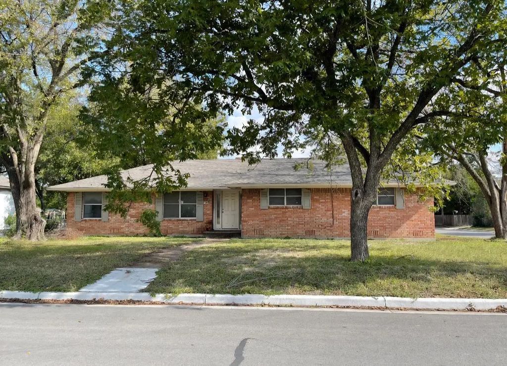 700 N Marable Street, West
