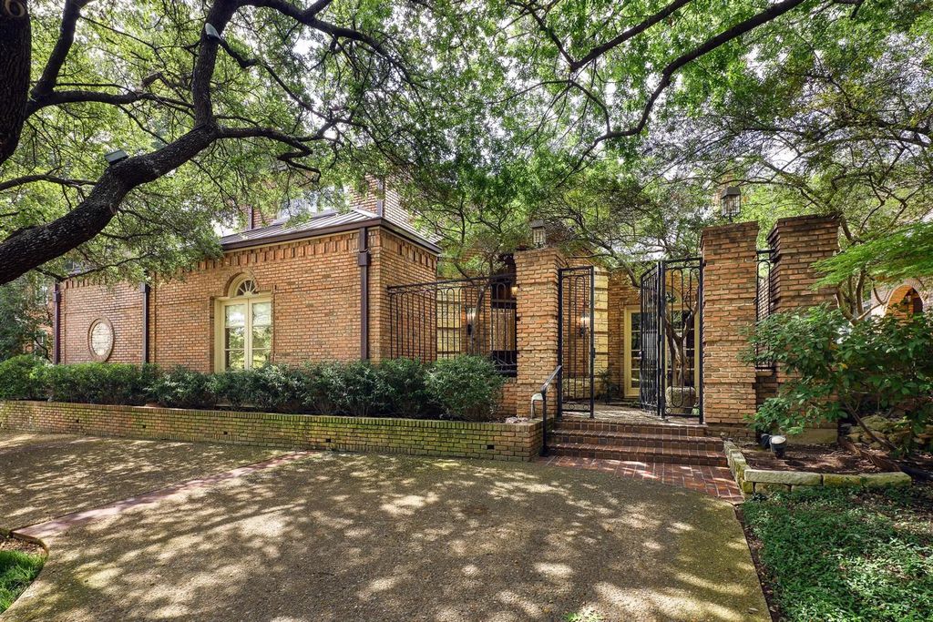 7724 Glen Albens Circle, Dallas