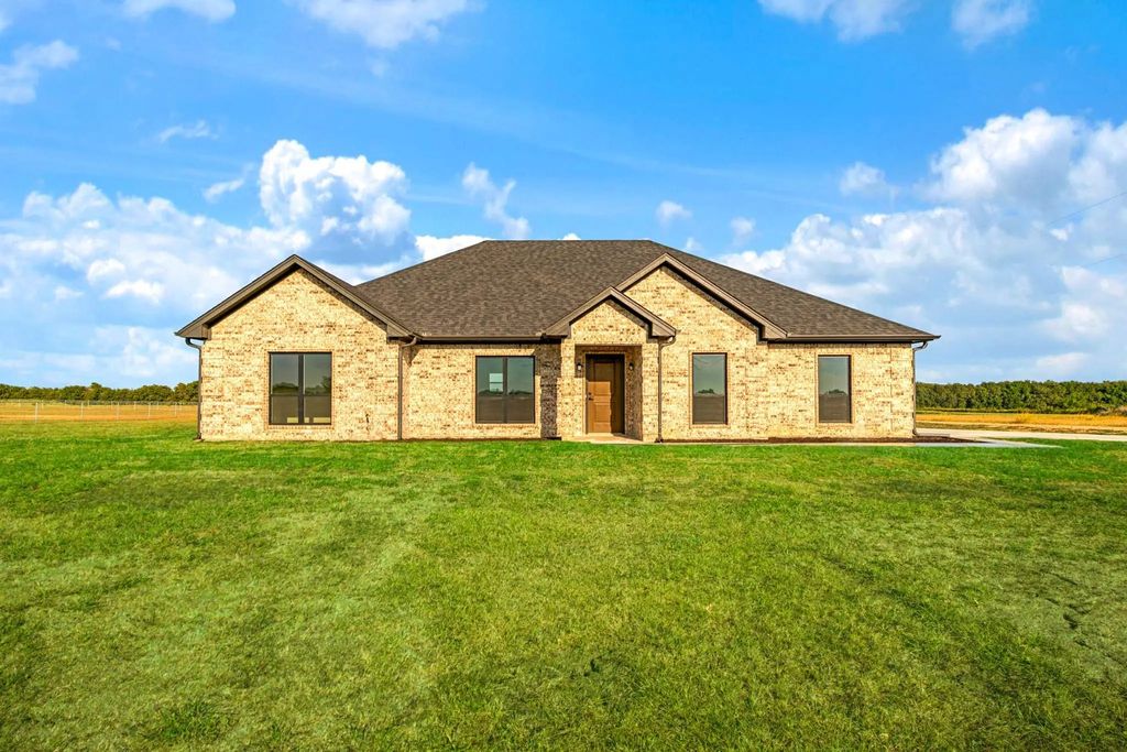 461 S Fm 196, Blossom