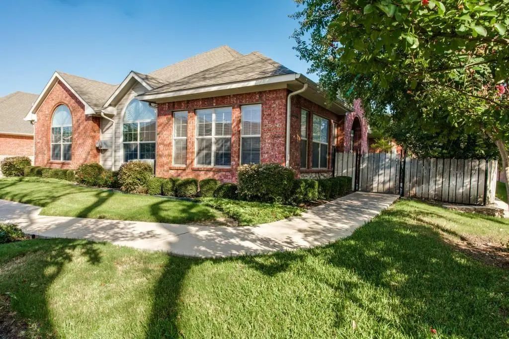 3120 Camellia Rose Drive 311, Fort Worth