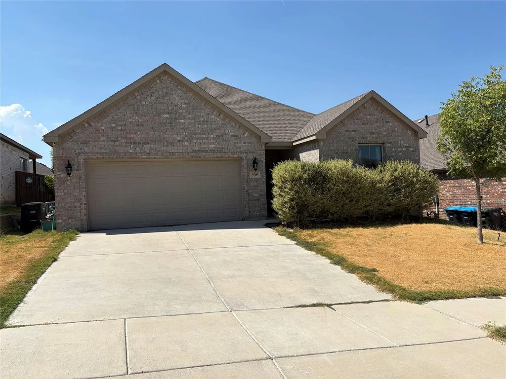 208 Flower Ridge Drive, Fort Worth