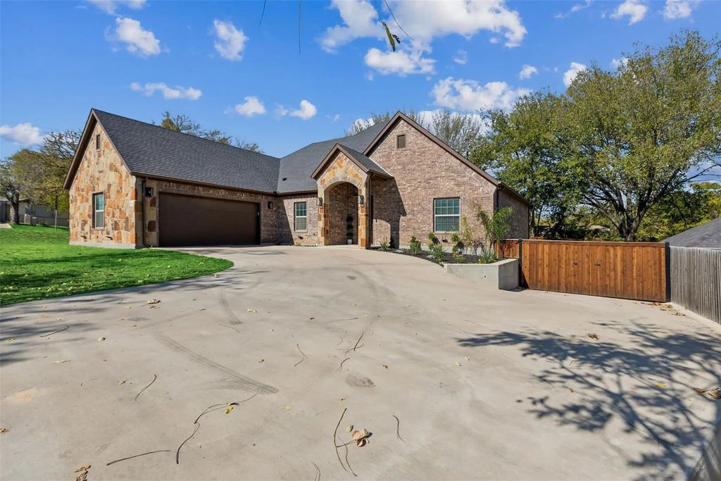 4662 Barbara Road, River Oaks