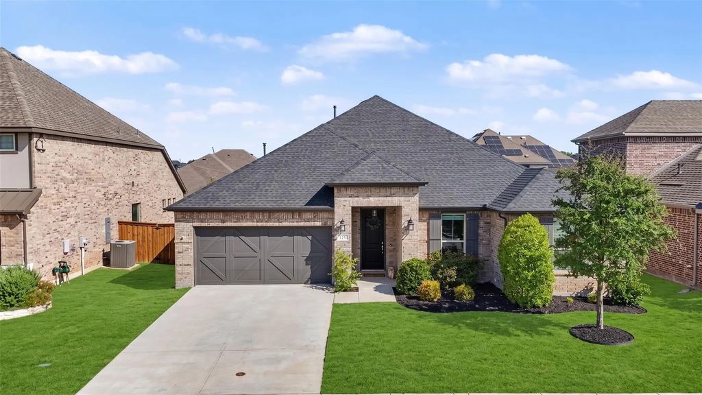 1213 Whitewing Dove Drive, Little Elm