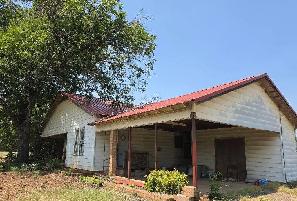 3482 N Hwy 287 Highway, Henrietta