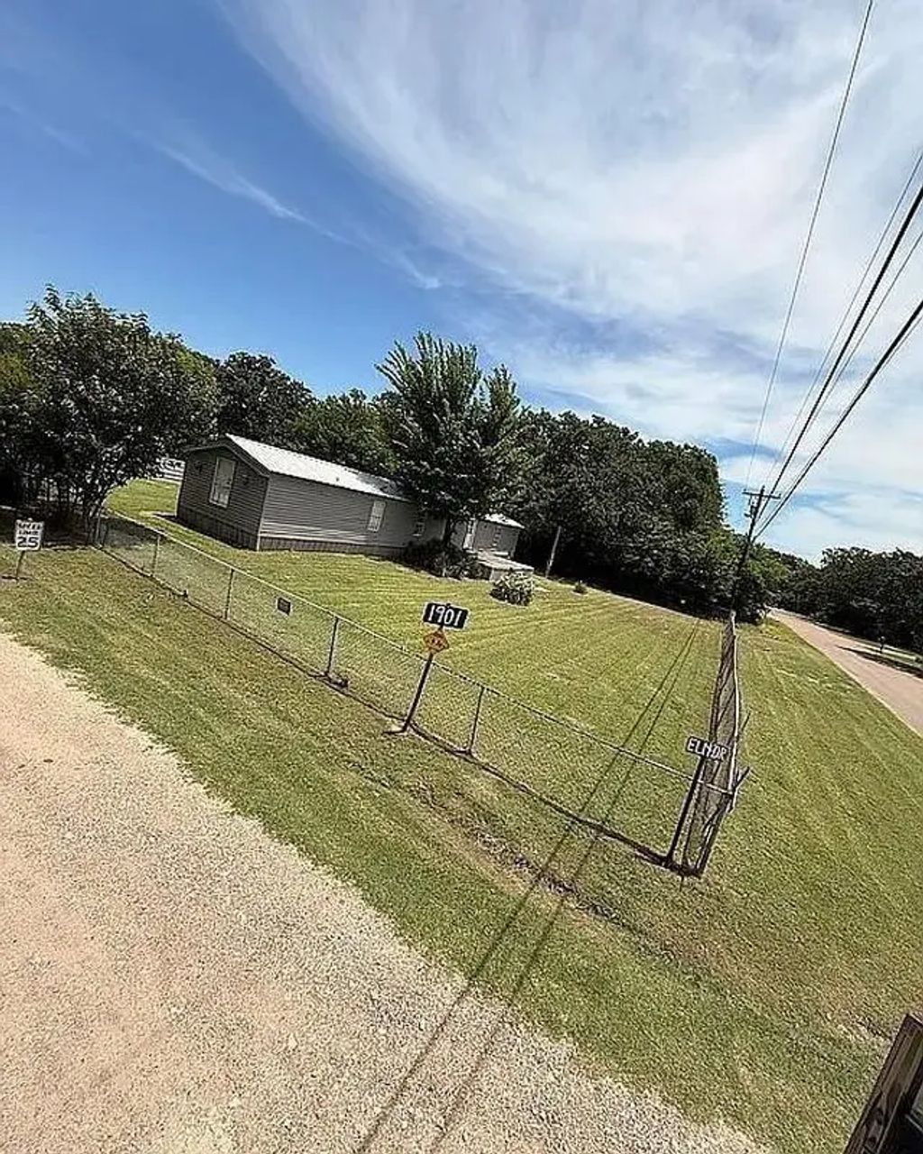 1901 Elm Drive, Kemp