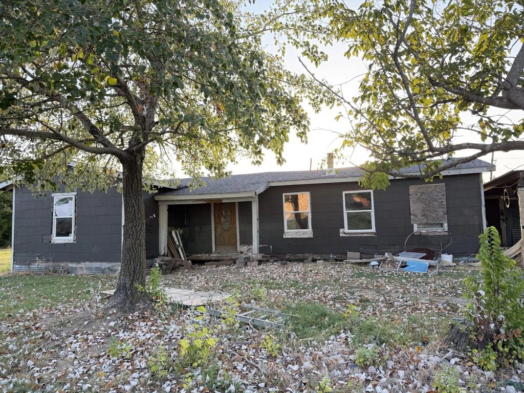 803 N Us Highway 69, Celeste