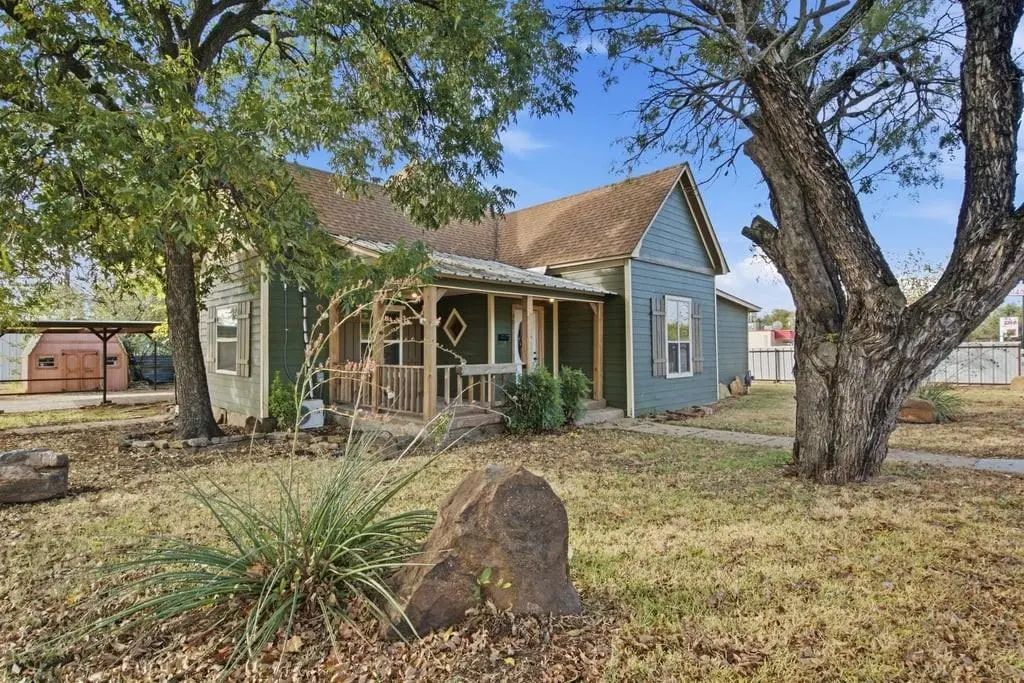 901 W 8th Street, Cisco