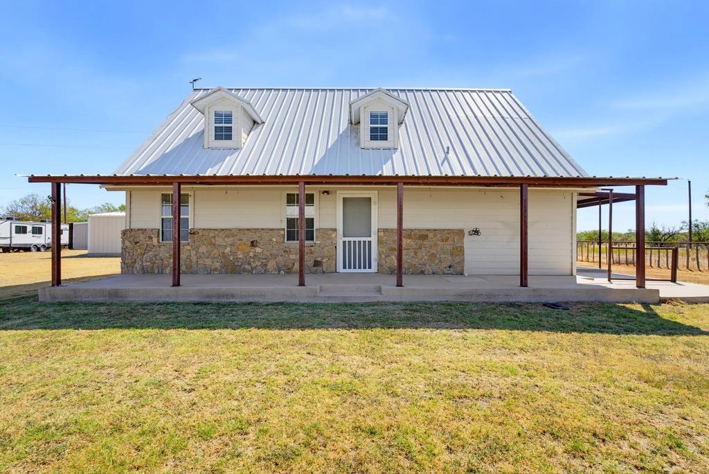 1818 S County Road 215, Abilene