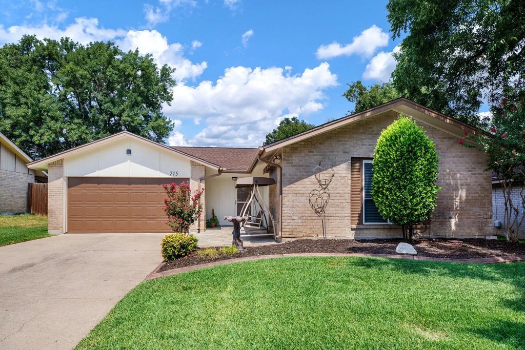 715 Salem Drive, Arlington
