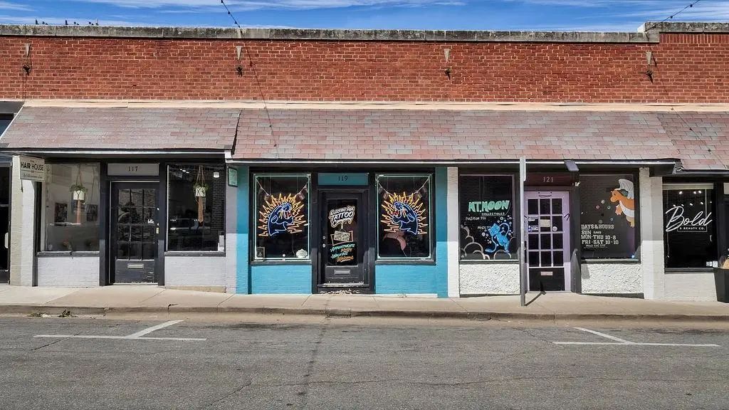 119-121 E Wall, Sherman