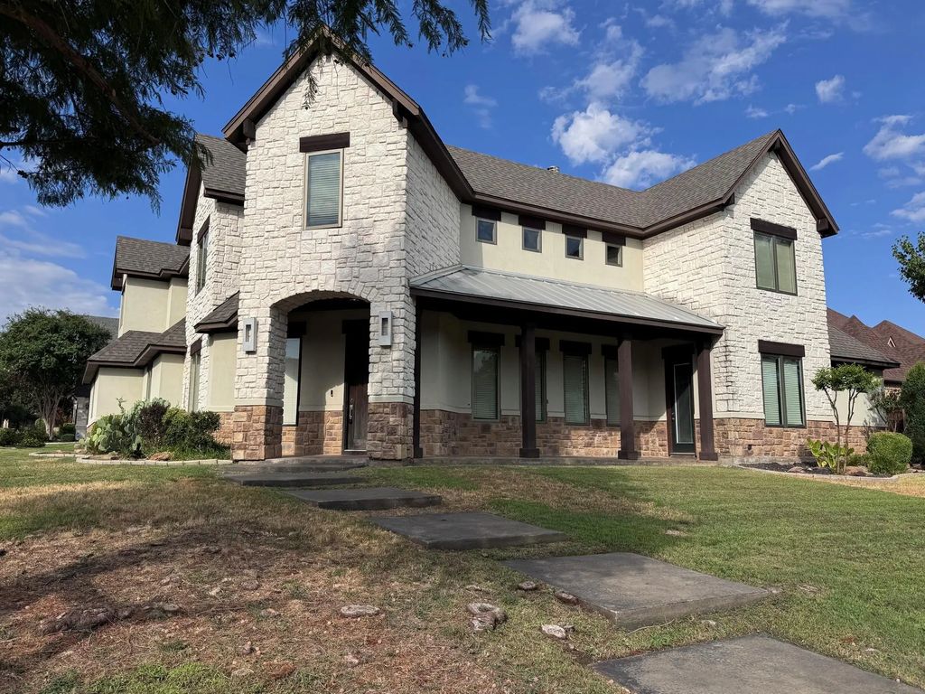 1401 Long And Winding Road, Mansfield
