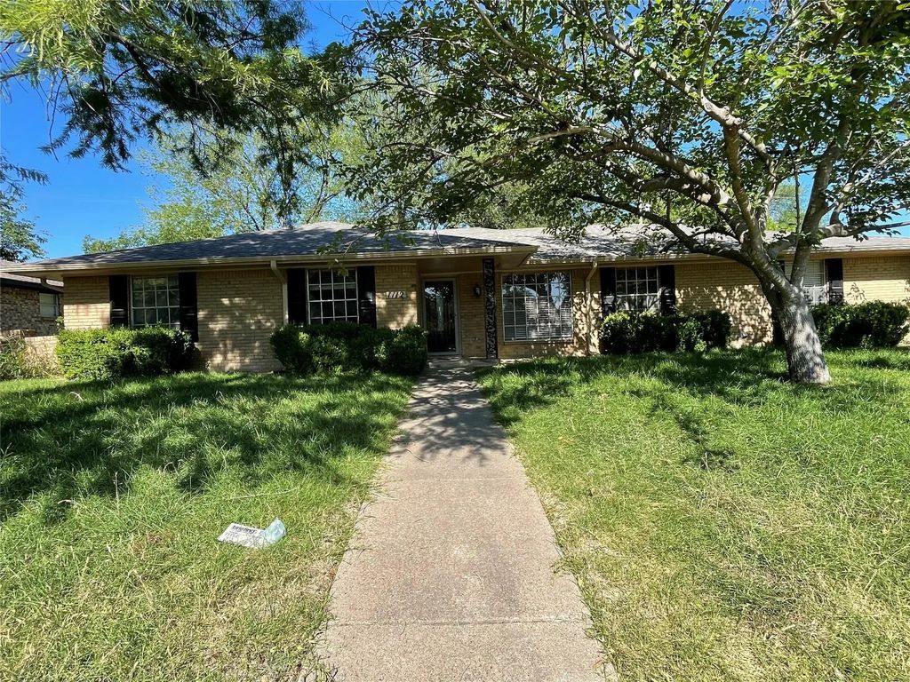 1112 Joanna Circle, DeSoto