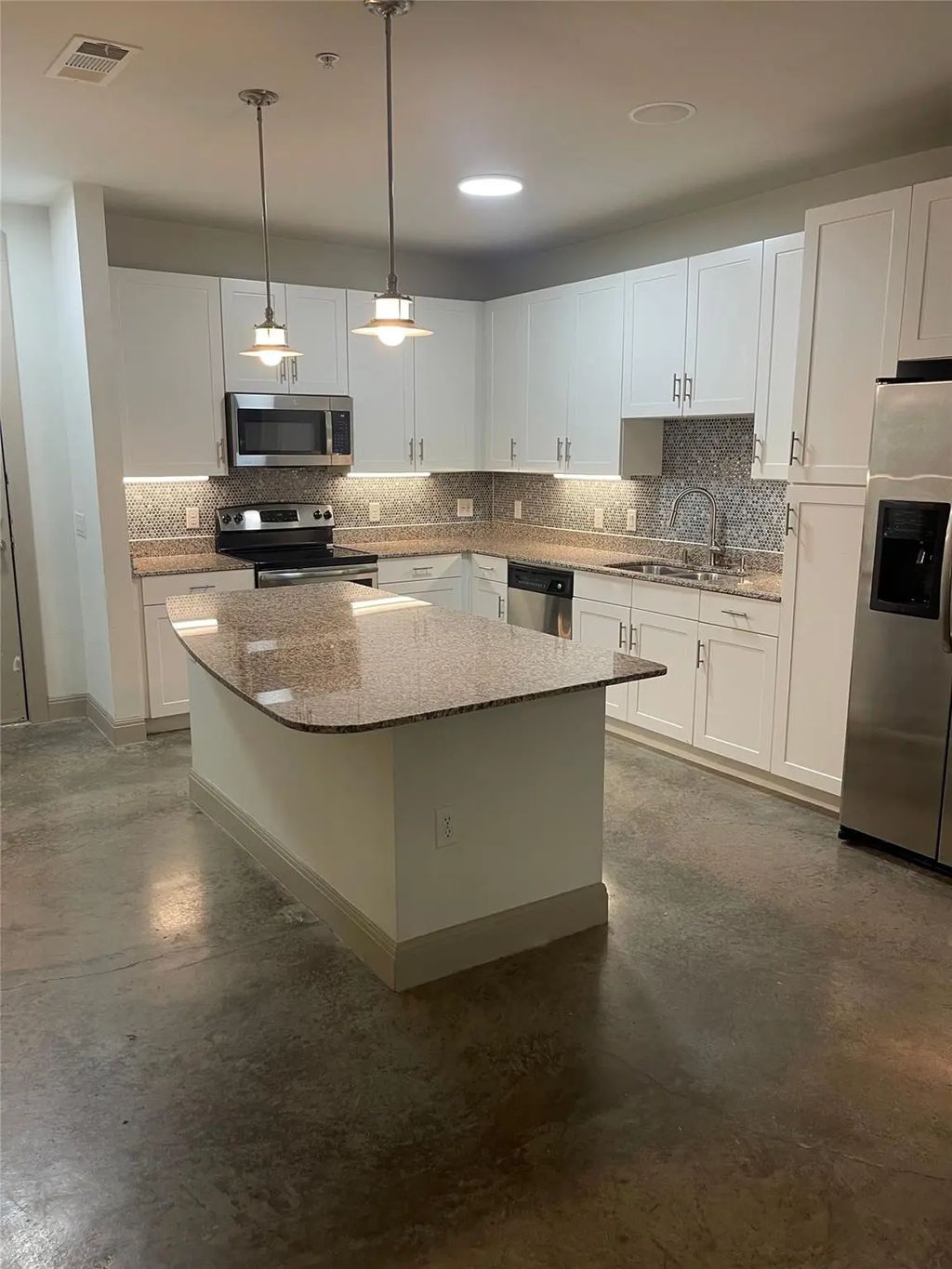 908 N Bishop Avenue 2-104, Dallas