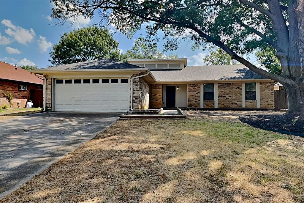 1562 Tiffany Forest Lane, Grapevine