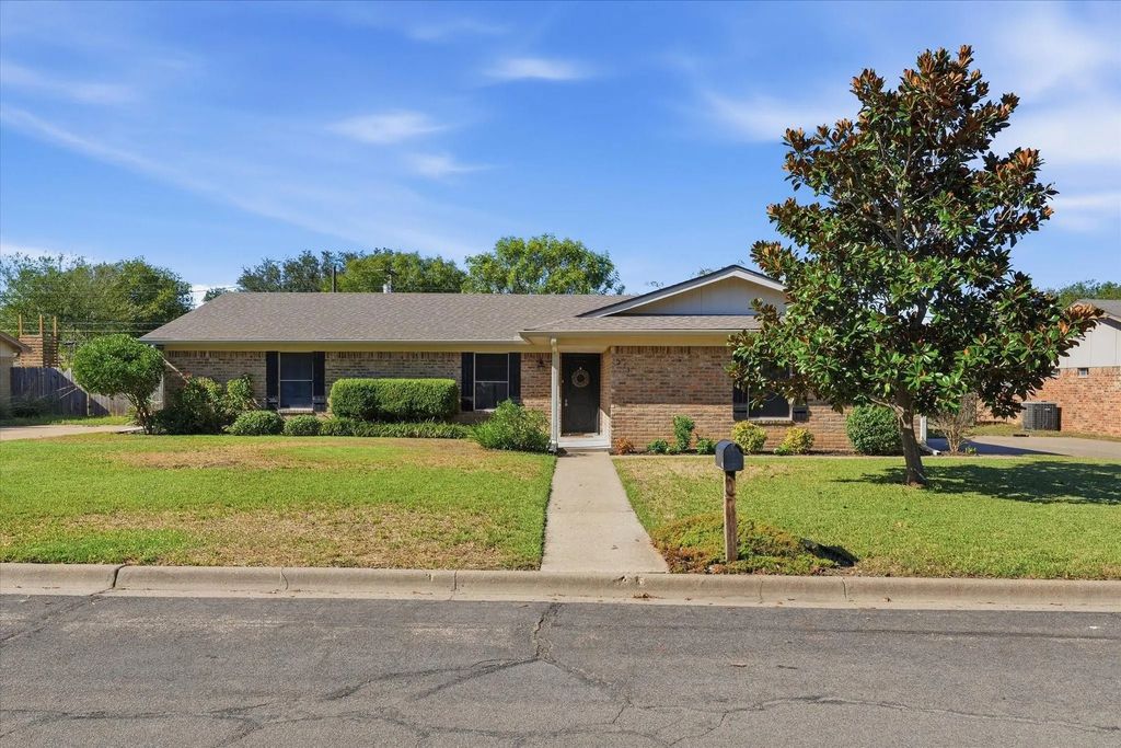 213 Travis Lane, Hewitt