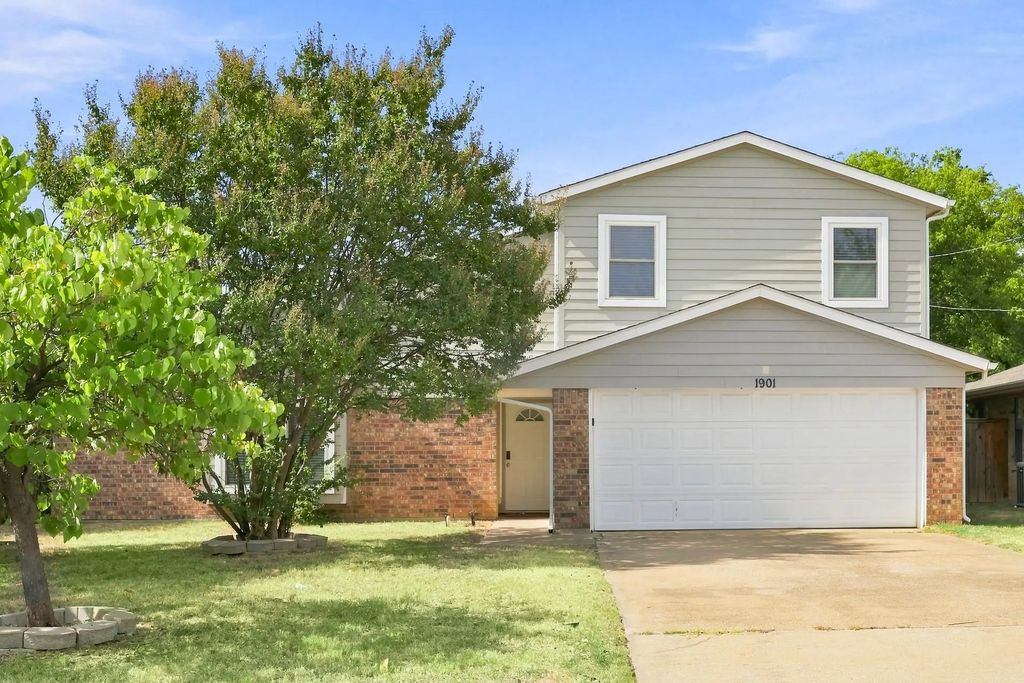 1901 Creek Wood Court, Irving