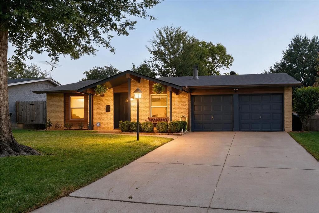 713 Shelmar Drive, Euless