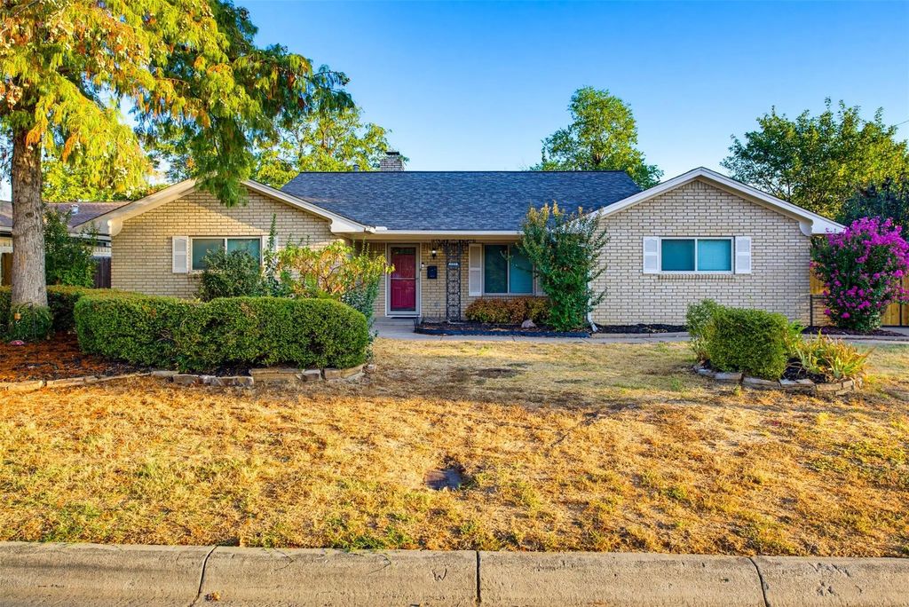 5005 Fall River Drive, Fort Worth