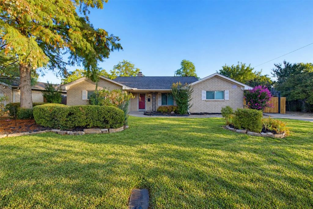 5005 Fall River Drive, Fort Worth