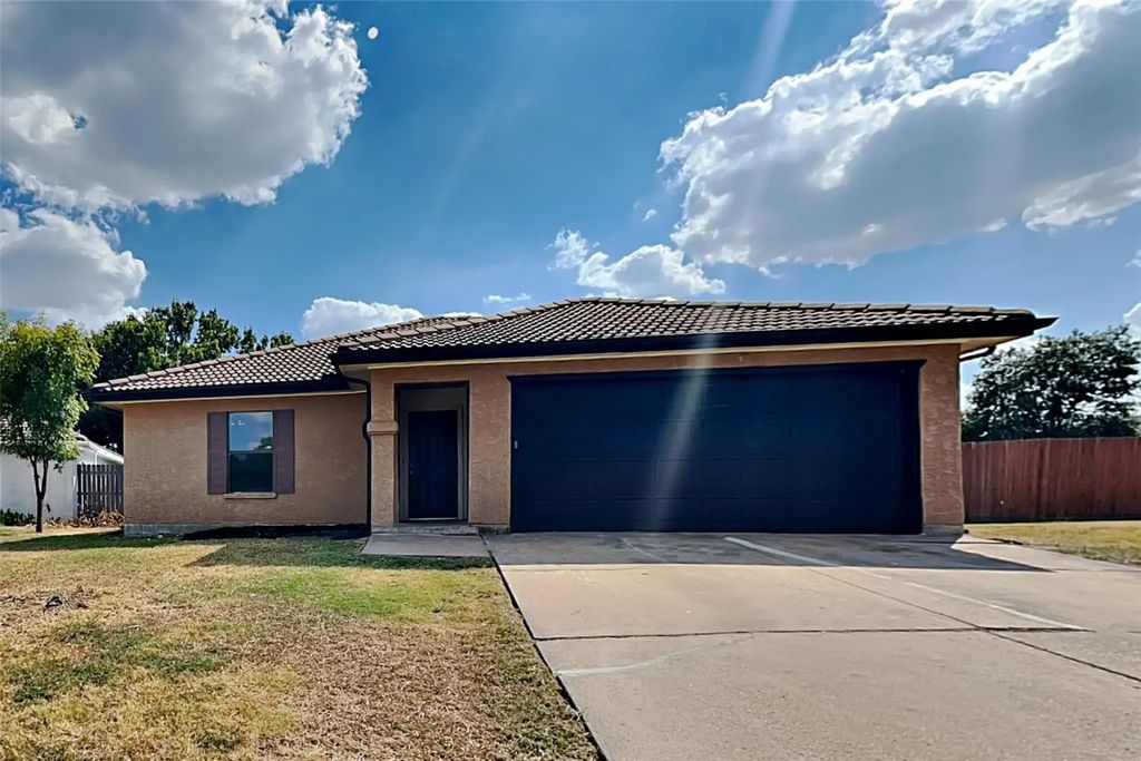 4112 Nandina Court, Fort Worth