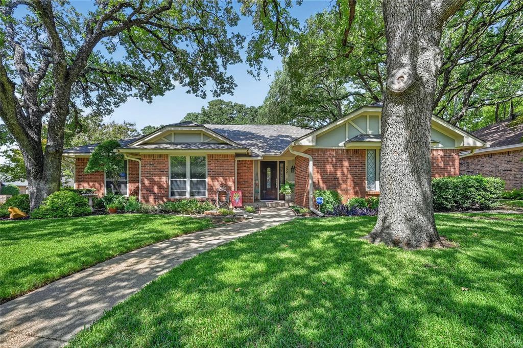 2021 Iron Horse Court, Arlington